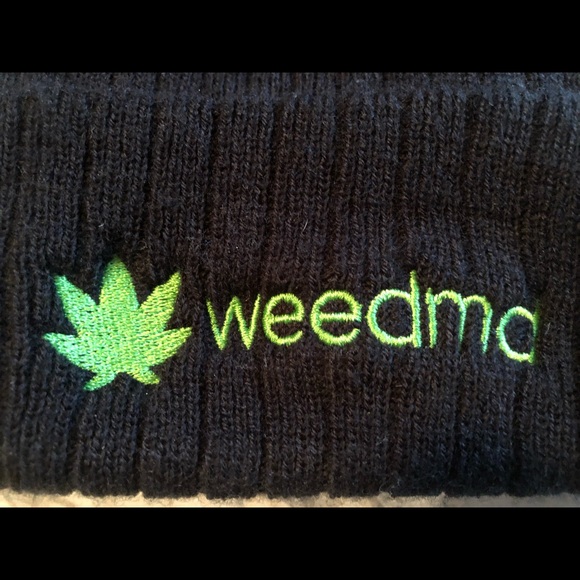 WeedMD Cannabis Pom Pom Beanie/Toque - Picture 4 of 4